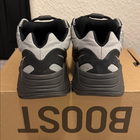 Yeezy YZY 700 MNVN sz 10.5 - Picture 4 of 8